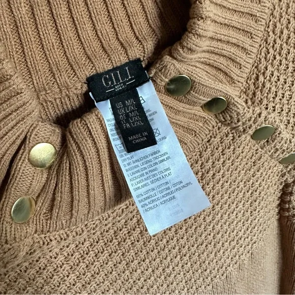 G.I.L.I. Sweater Cape / Poncho with Button Detail - Picture 4 of 8